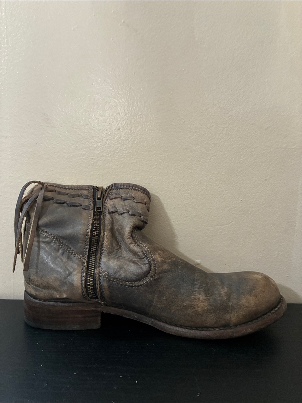 leather Bed Stu Craven ankle boot features women size 9 - Picture 2 of 9